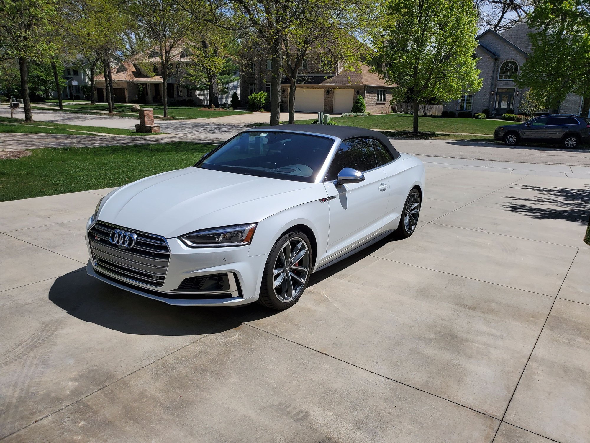 2018 Audi S5 - FS: 2018 Audi S5 Cabriolet - low miles (12.579) and loaded with options...... - Used - VIN WAU24GF56JN020120 - 12,579 Miles - 6 cyl - AWD - Automatic - Convertible - White - Gurnee, IL 60031, United States