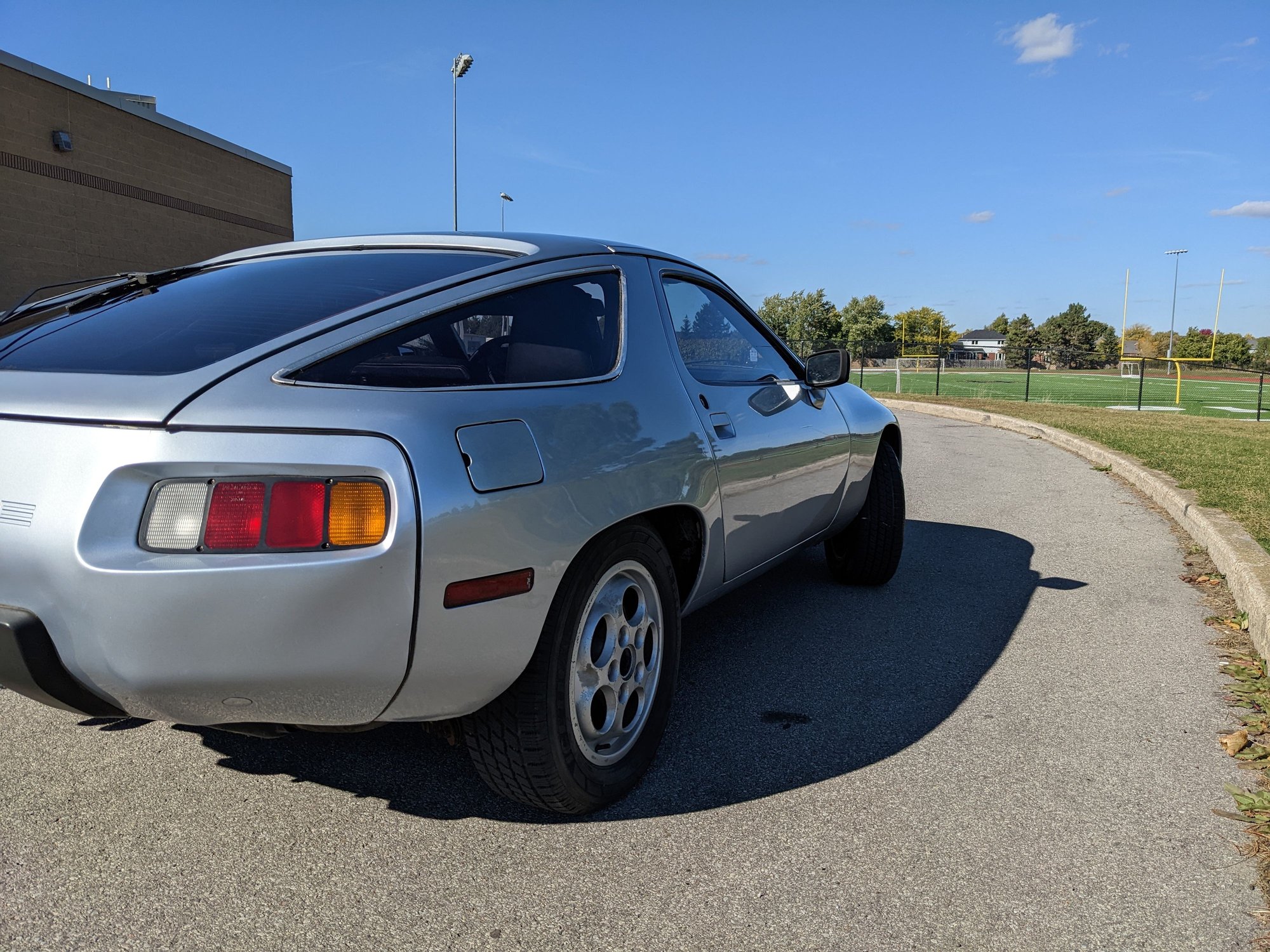1978 Porsche 928 - 1978 Porsche 928 - 5 speed, Non-LSD, Silver - Used - VIN 9288200942 - 136,110 Miles - 8 cyl - 2WD - Manual - Coupe - Silver - Burlington, ON L7M3K2, Canada