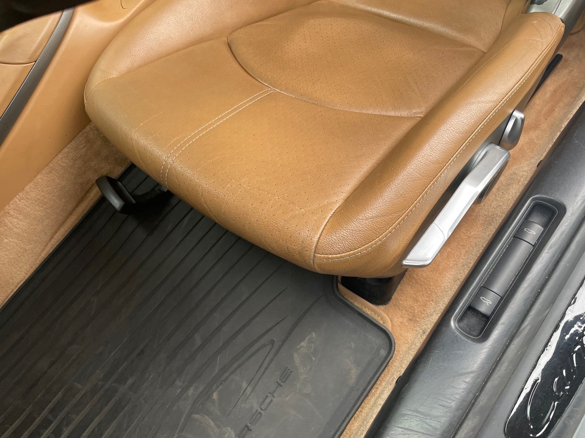 Interior/Upholstery - Porsche 997 2005-2008 Sand Beige Standard Leather Front Seats - Used - 2005 to 2008 Porsche 911 - Ridgefield, NJ 07657, United States