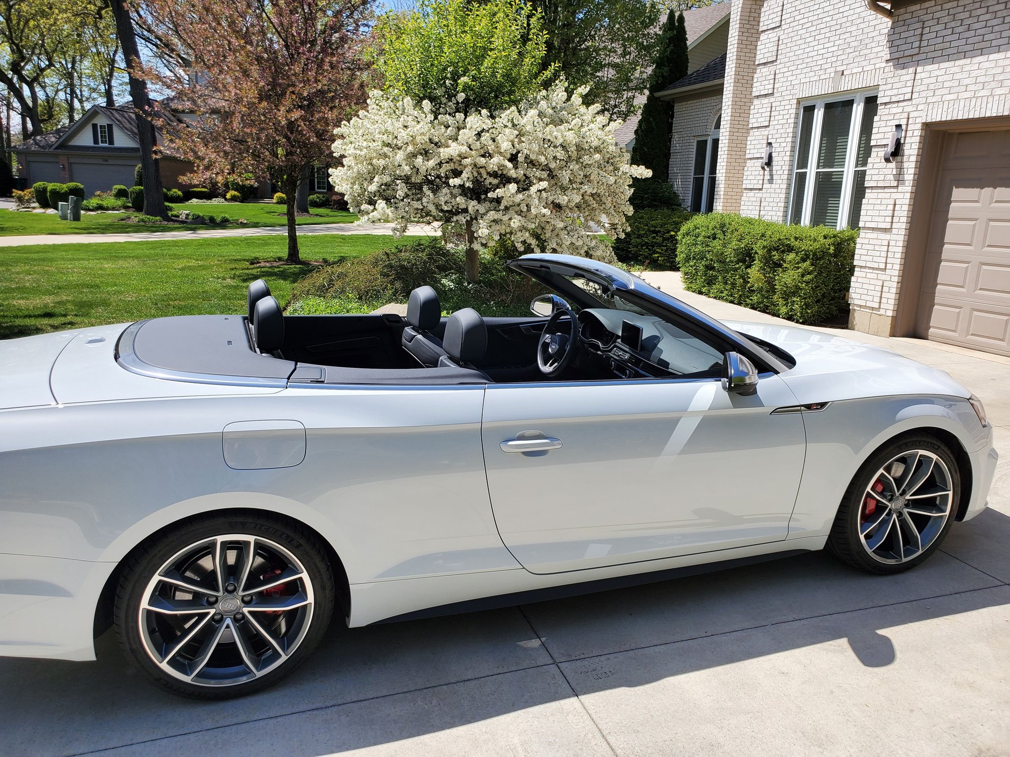2018 Audi S5 - FS: 2018 Audi S5 Cabriolet - low miles (12.579) and loaded with options...... - Used - VIN WAU24GF56JN020120 - 12,579 Miles - 6 cyl - AWD - Automatic - Convertible - White - Gurnee, IL 60031, United States