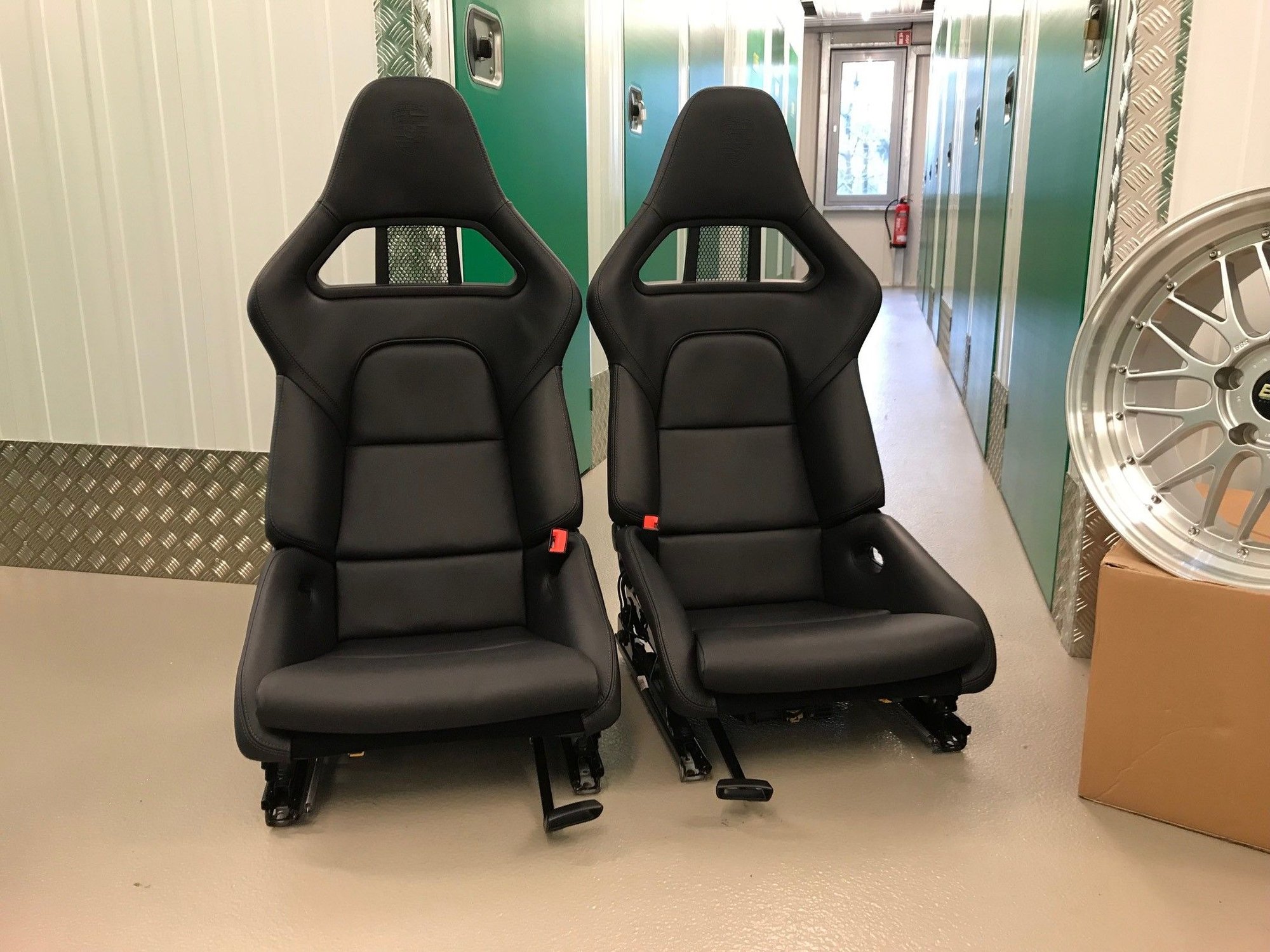 991/997 Foldable Carbon Bucket Seats Black Leather - Rennlist - Porsche ...