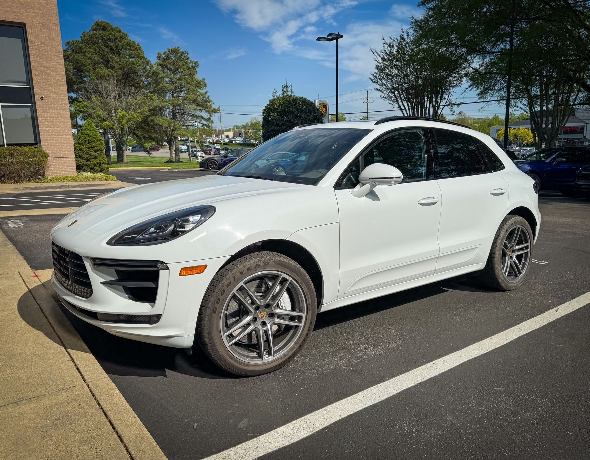 2021 Porsche Macan - 2021 Porsche Macan Turbo-Porsche Certified-1 owner - Used - VIN WP1AF2A58MLB60154 - 26,777 Miles - 6 cyl - AWD - Automatic - SUV - White - Richmond, VA 23113, United States