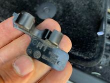 (Broken) bracket that is supposed to hood motor in place