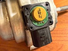 Nothing wrong on either mount, dry as new. Weird.

