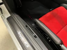 Door sills in leather, floormats out of the 981 GTS with camine stiching, fuse box cover leather 