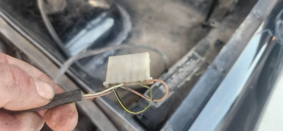 This should be the underhood inspection light connector