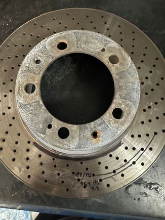 Pad arc center line for 964 3.3T vs 93T/993TT. The black marker in the center dia is material that does not exist on the 3.3T rotor as the picture of the RS/CUP car shows it has a valley where the 3.6T rotor has added material.