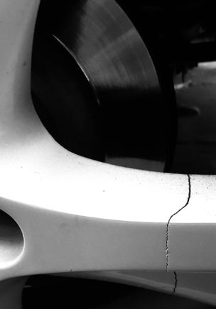 Cracked non genuine turbo alloy.