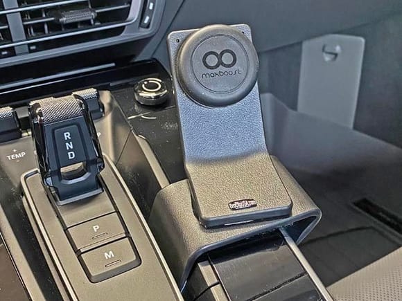 Pro-Clip Mount with Generic Phone Magnet.