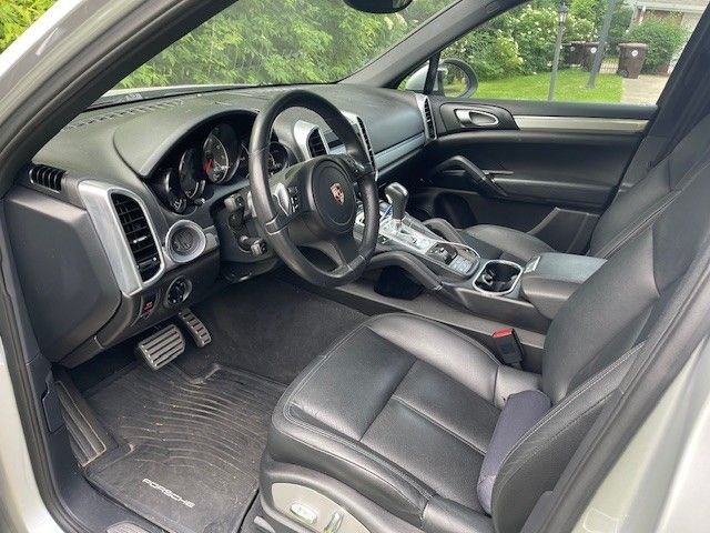 2011 Porsche Cayenne - LOW Mileage 2011 NA V8 Cayenne S, Clean Carfax, No Accident - Used - VIN 11111111111111111 - 75,550 Miles - AWD - Automatic - SUV - Silver - Delafield, WI 53029, United States
