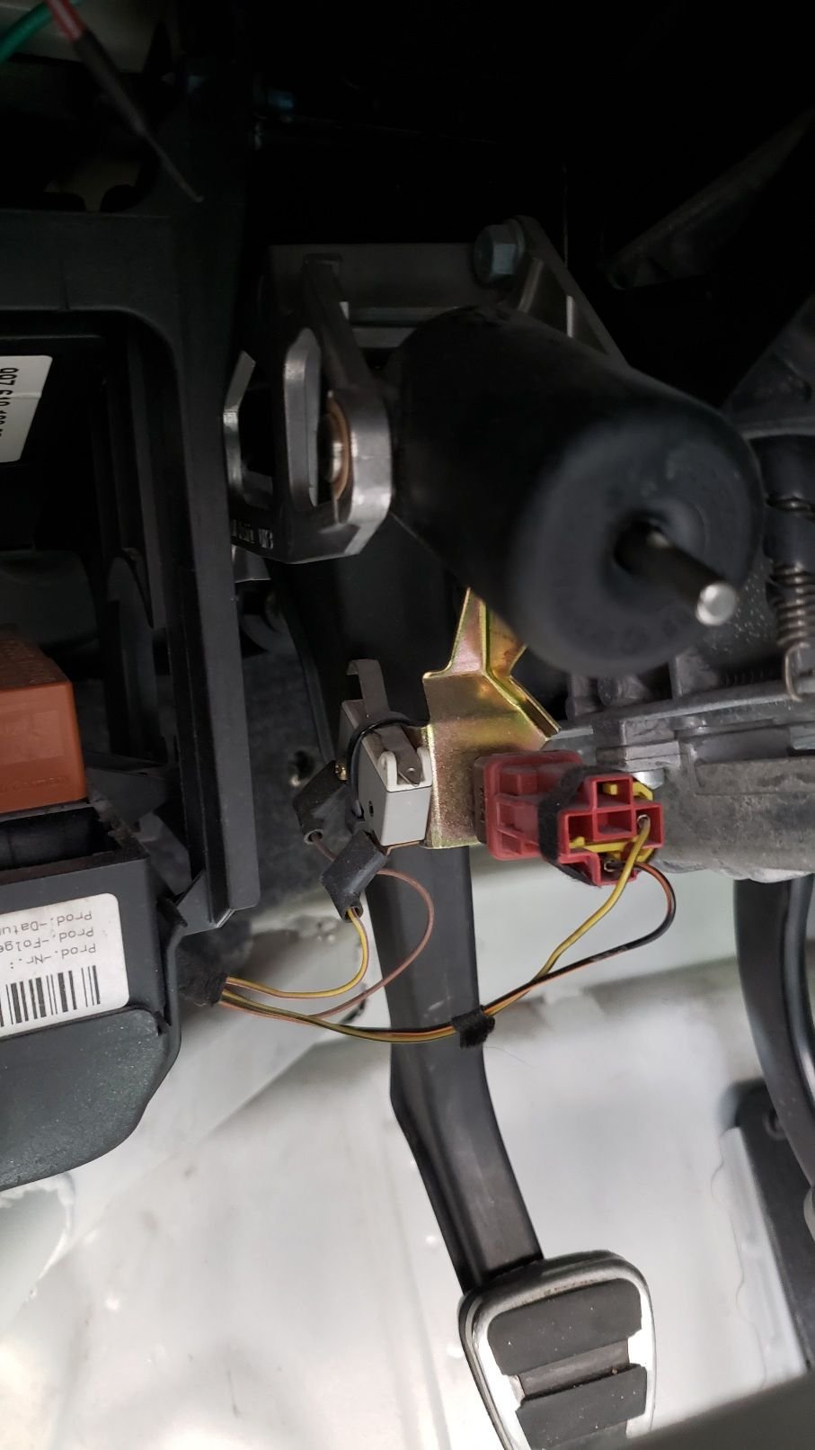 Intermittent start switch on the clutch pedal Rennlist Porsche