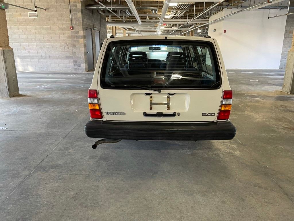 1992 Volvo 240 - 1992 Volvo 240 Wagon *One Owner* *Excellent Condition* - Used - VIN YV1AW8806N1927487 - 4 cyl - 2WD - Automatic - Wagon - White - Exton, PA 19341, United States