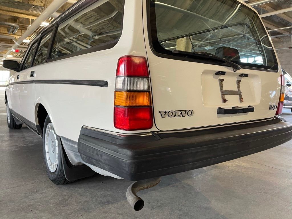 1992 Volvo 240 - 1992 Volvo 240 Wagon *One Owner* *Excellent Condition* - Used - VIN YV1AW8806N1927487 - 4 cyl - 2WD - Automatic - Wagon - White - Exton, PA 19341, United States