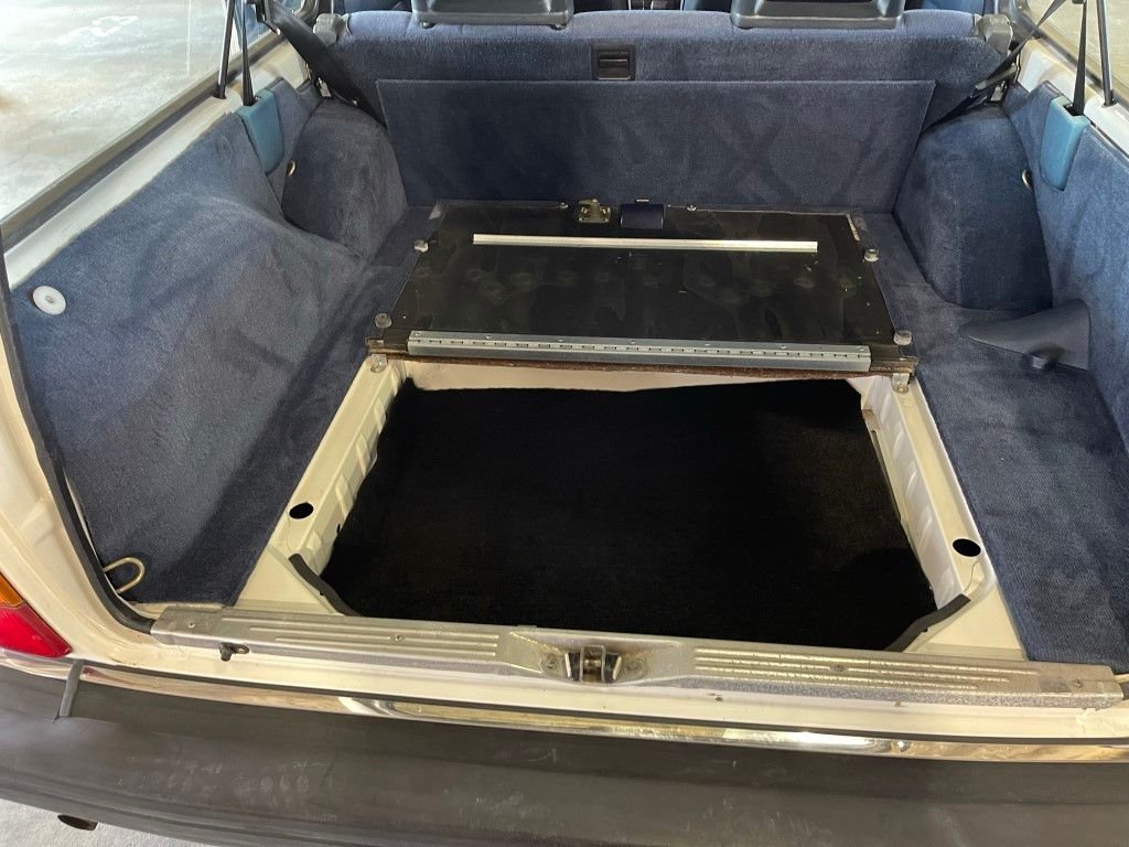 1992 Volvo 240 - 1992 Volvo 240 Wagon *One Owner* *Excellent Condition* - Used - VIN YV1AW8806N1927487 - 4 cyl - 2WD - Automatic - Wagon - White - Exton, PA 19341, United States