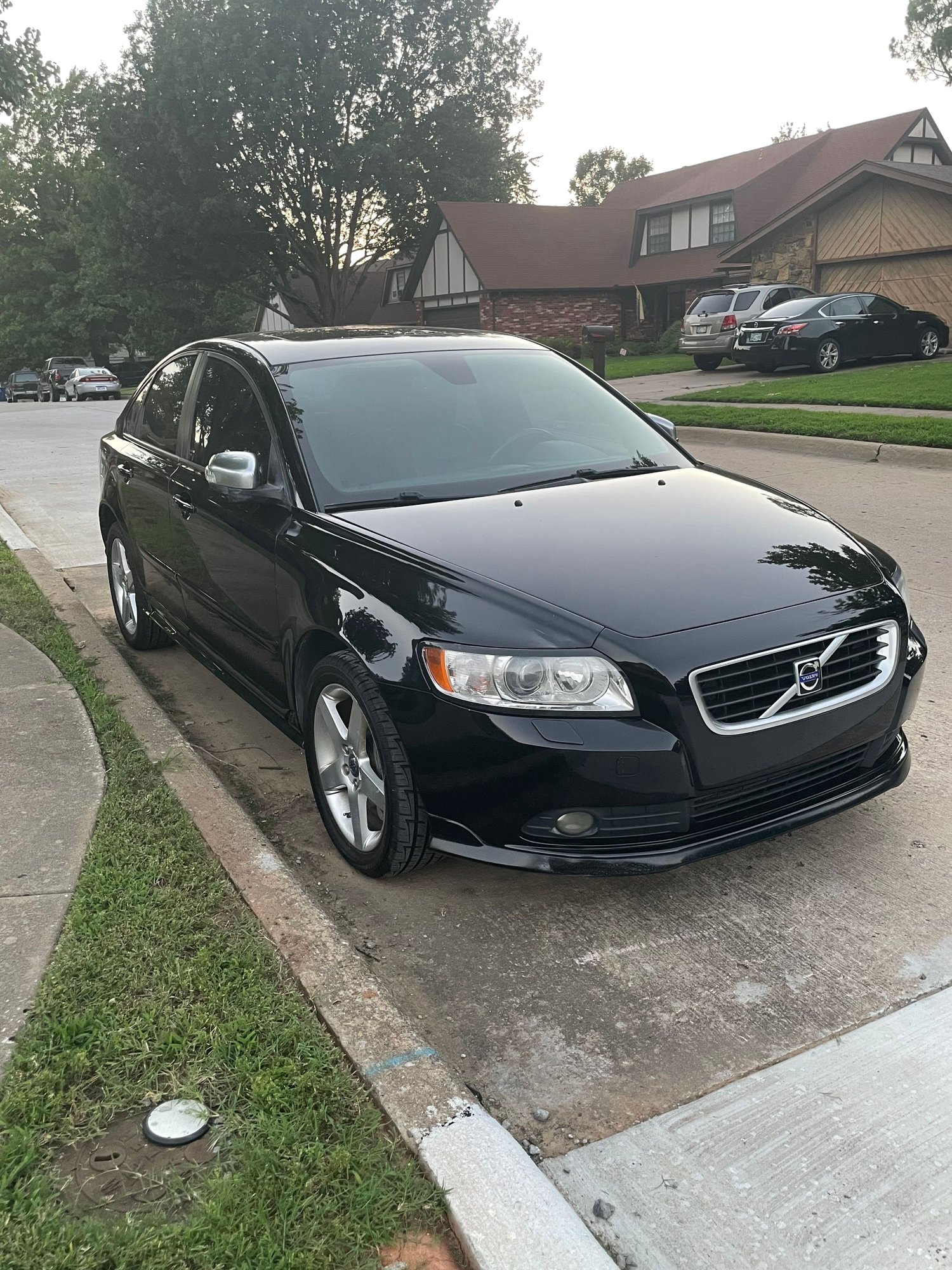 2010 Volvo S40 - 2010 Volvo S40 (Turbo) R-Design / AWD - Used - VIN YV1672MHXA2506825 - 120,000 Miles - 5 cyl - AWD - Manual - Sedan - Black - Tulsa, OK 74135, United States