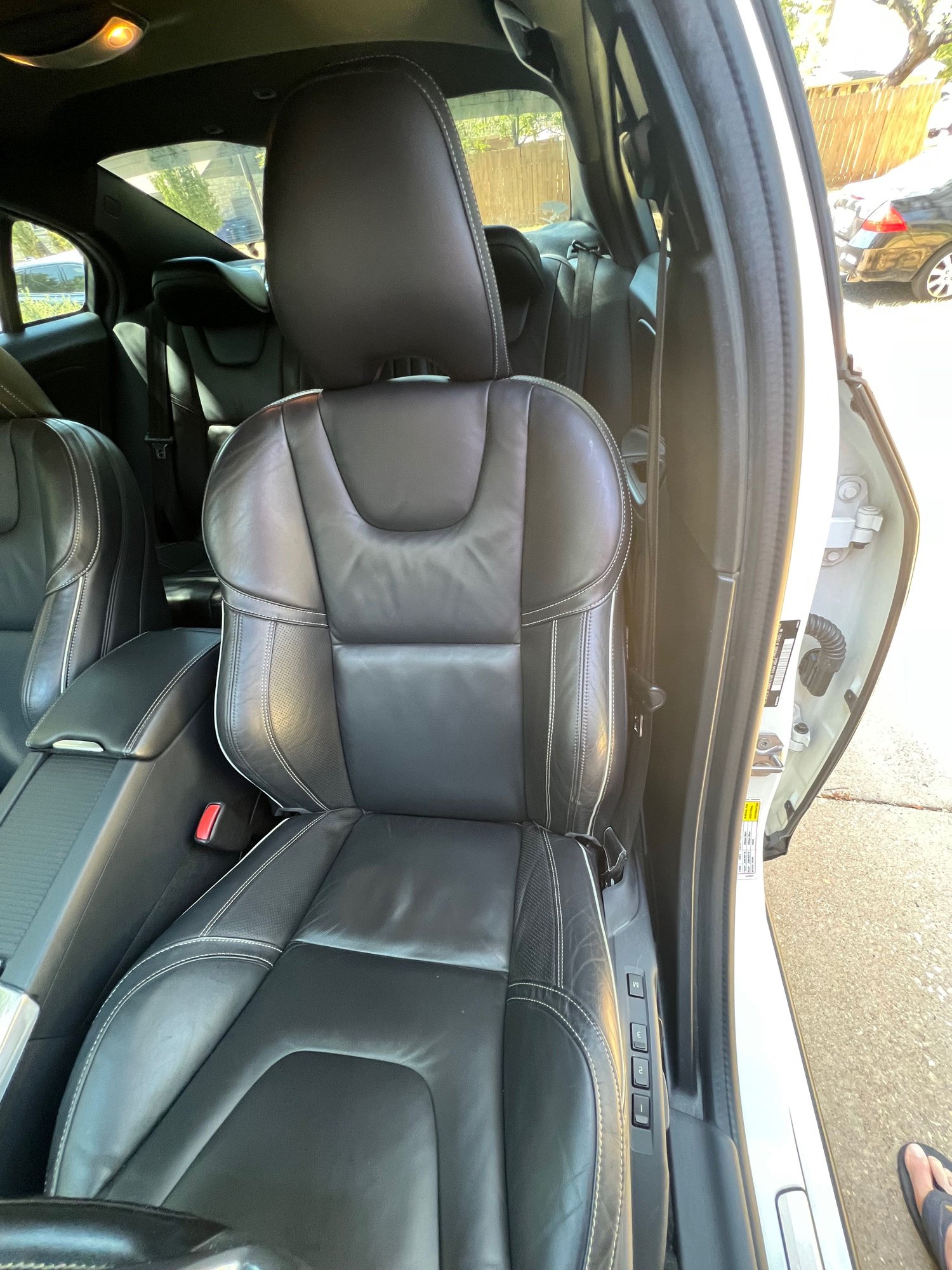 2016 Volvo S60 - 2016 Volvo S60 T5 R-Design with CPO Warranty til Nov. 2025 - Used - VIN YV126MFP1G2395379 - 4 cyl - 2WD - Automatic - Sedan - White - Austin, TX 78749, United States