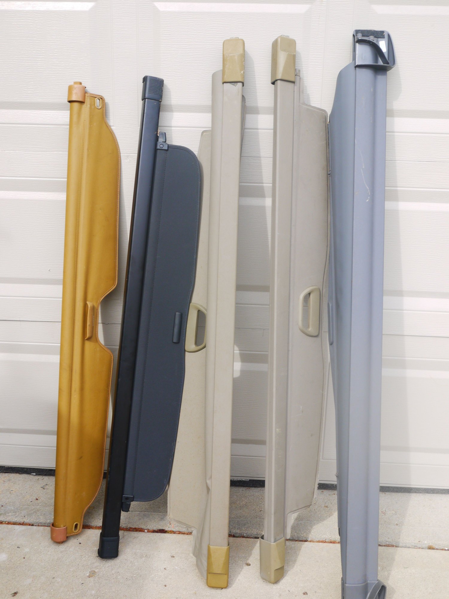 Interior/Upholstery - Cargo cover - Used - 1981 to 1993 Volvo 240 - Noblesville, IN 46060, United States