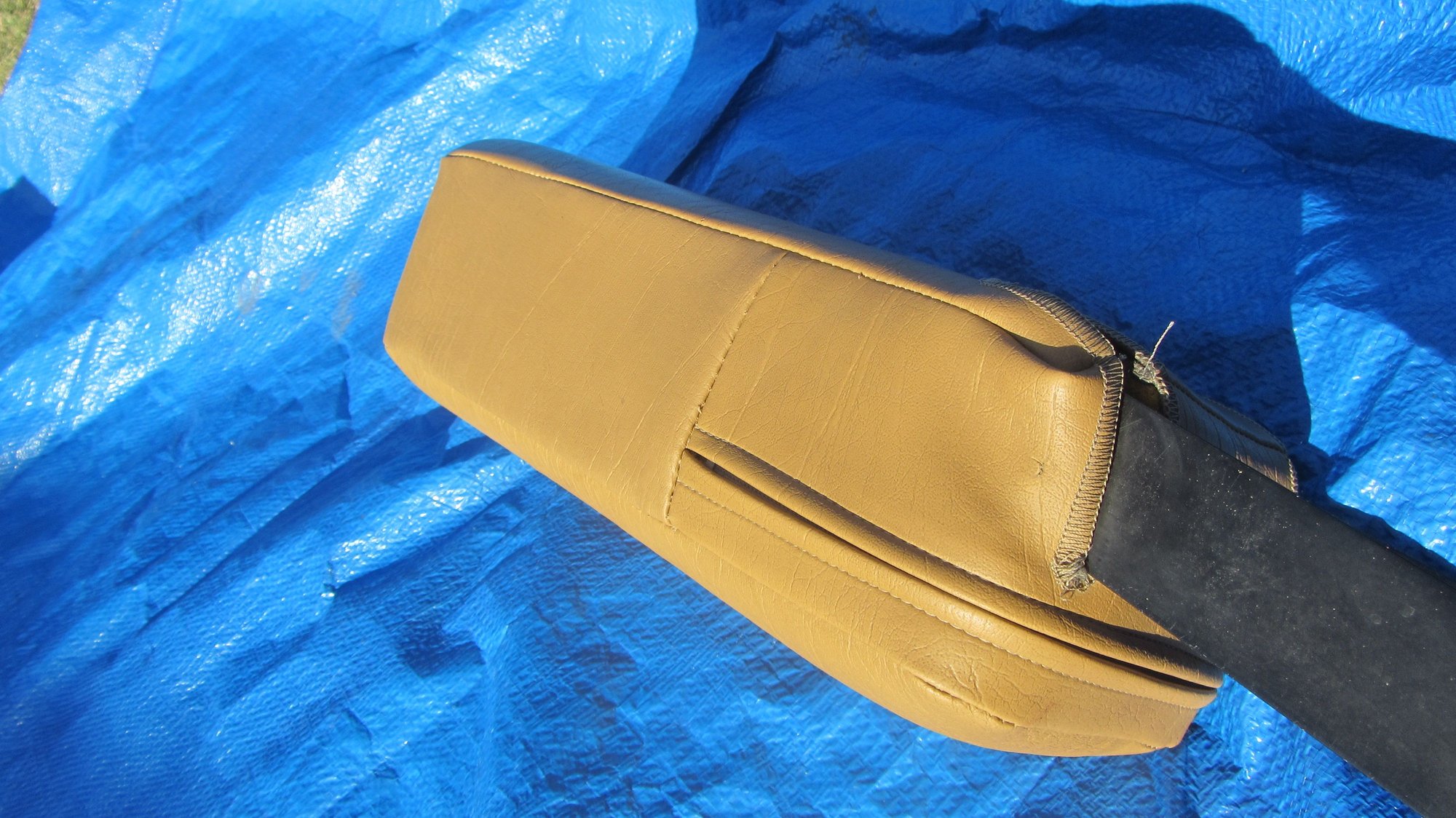 Interior/Upholstery - Volvo 240 244 245 OEM Vinyl Sedan Wagon Tan Center Console Super Rare Armrest - Used - 1980 to 1993 Volvo 240 - Sacramento, CA 95832, United States