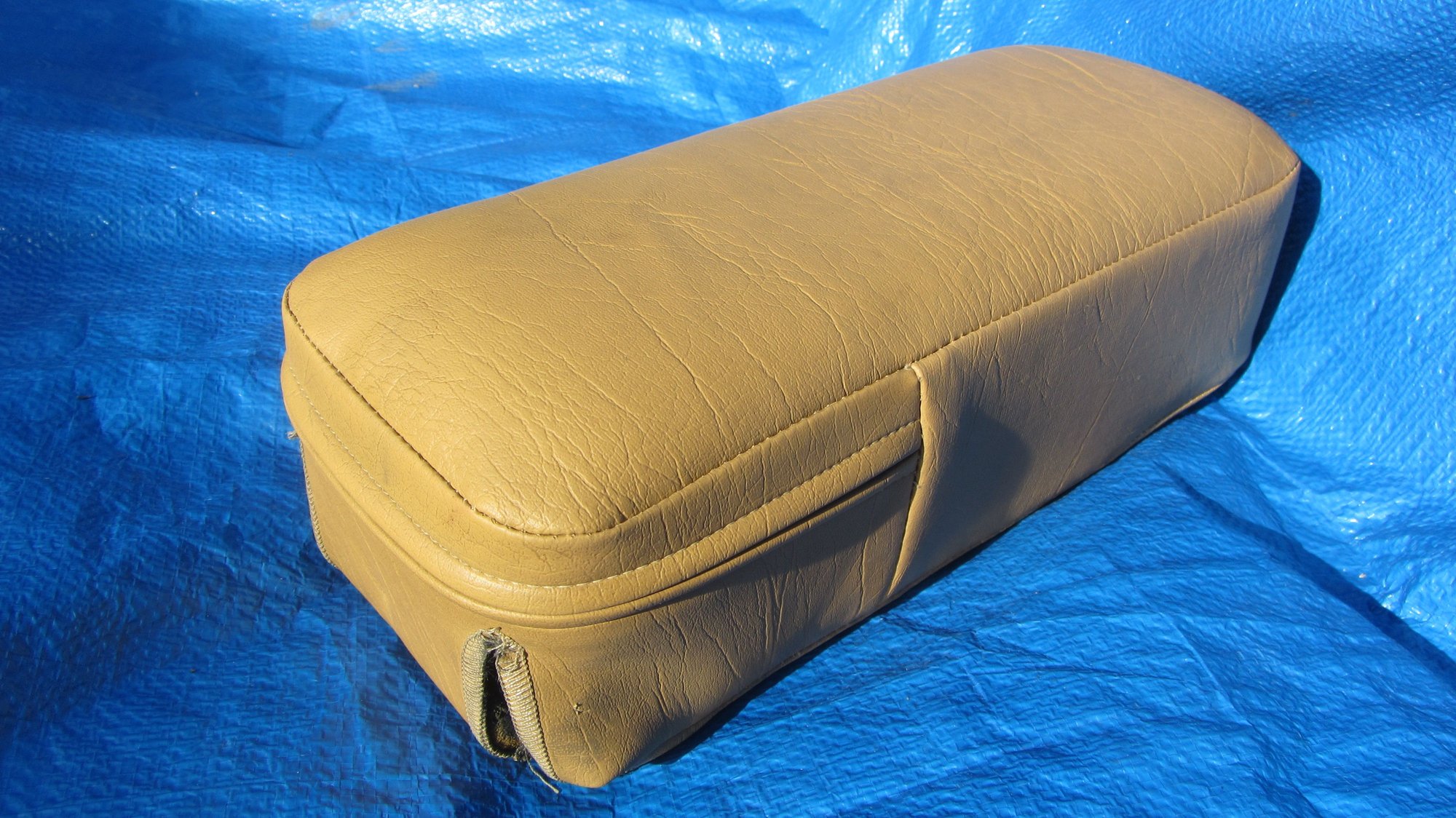 Interior/Upholstery - Volvo 240 244 245 OEM Vinyl Sedan Wagon Tan Center Console Super Rare Armrest - Used - 1980 to 1993 Volvo 240 - Sacramento, CA 95832, United States