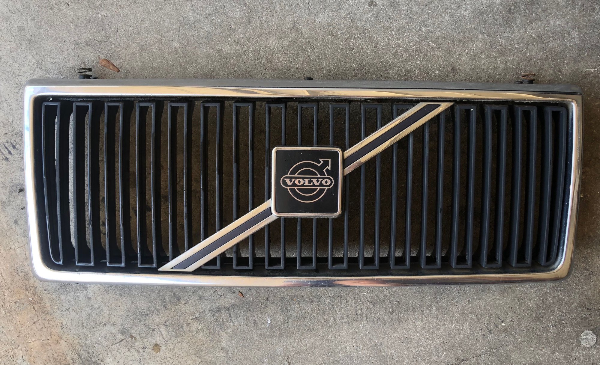 1986 Volvo 244 - 240 Facelift — NE Head & corner lamps & "like new" grille - Austin, TX 78746, United States