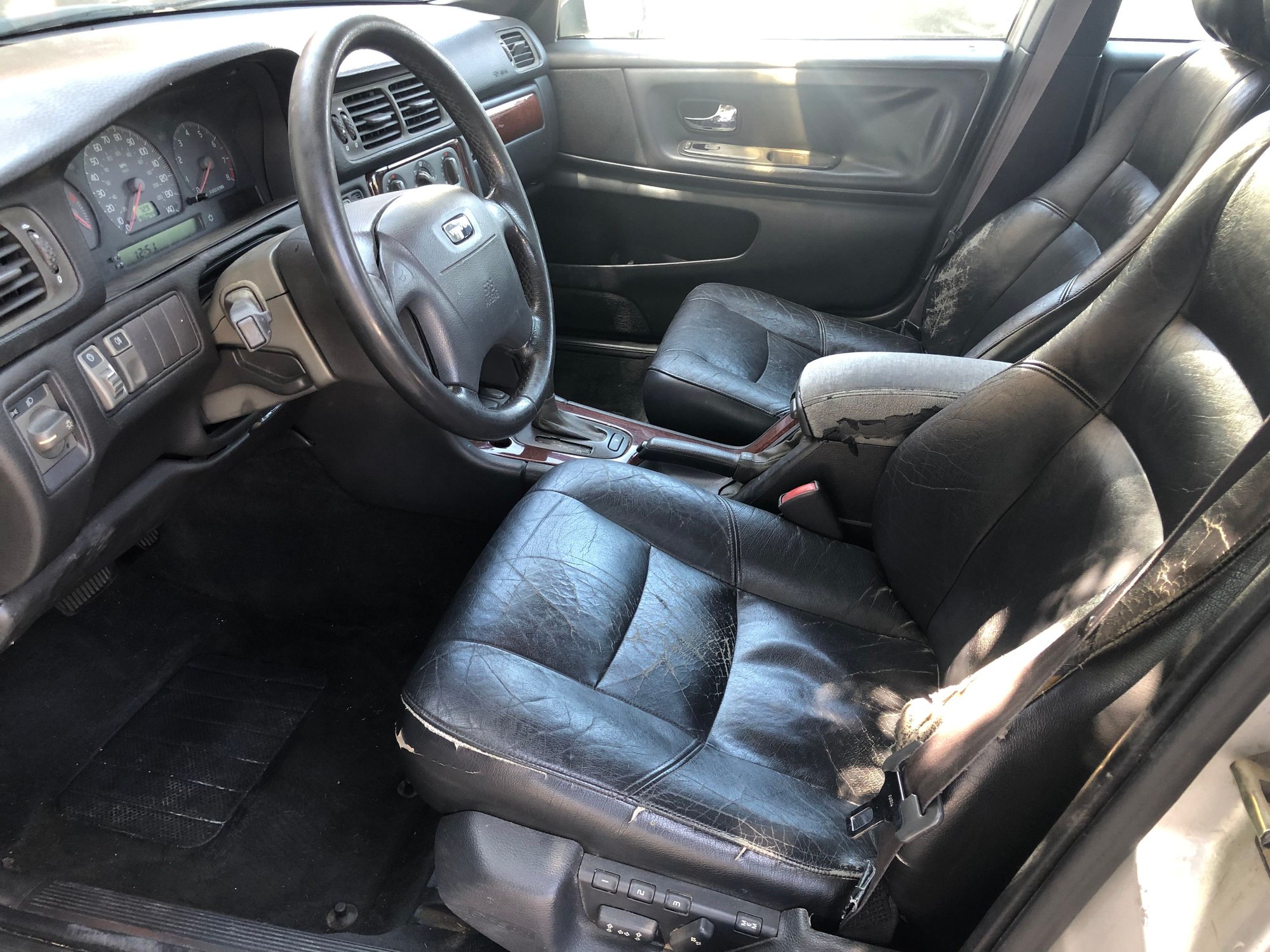 2000 Volvo S70 - 2000 Volvo S70 - 97k miles - Smogged and Registered - Used - VIN YV1LS61J0Y2660616 - 97,000 Miles - 5 cyl - 2WD - Automatic - Sedan - Silver - San Jose, CA 95135, United States