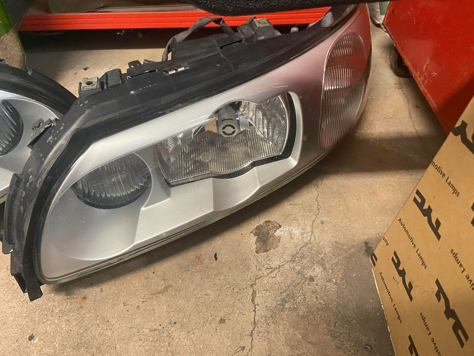 Lights - 01-09 S60R Headlight Assemblies - Used - 2001 to 2009 Volvo S60 - Terryville, CT 06786, United States