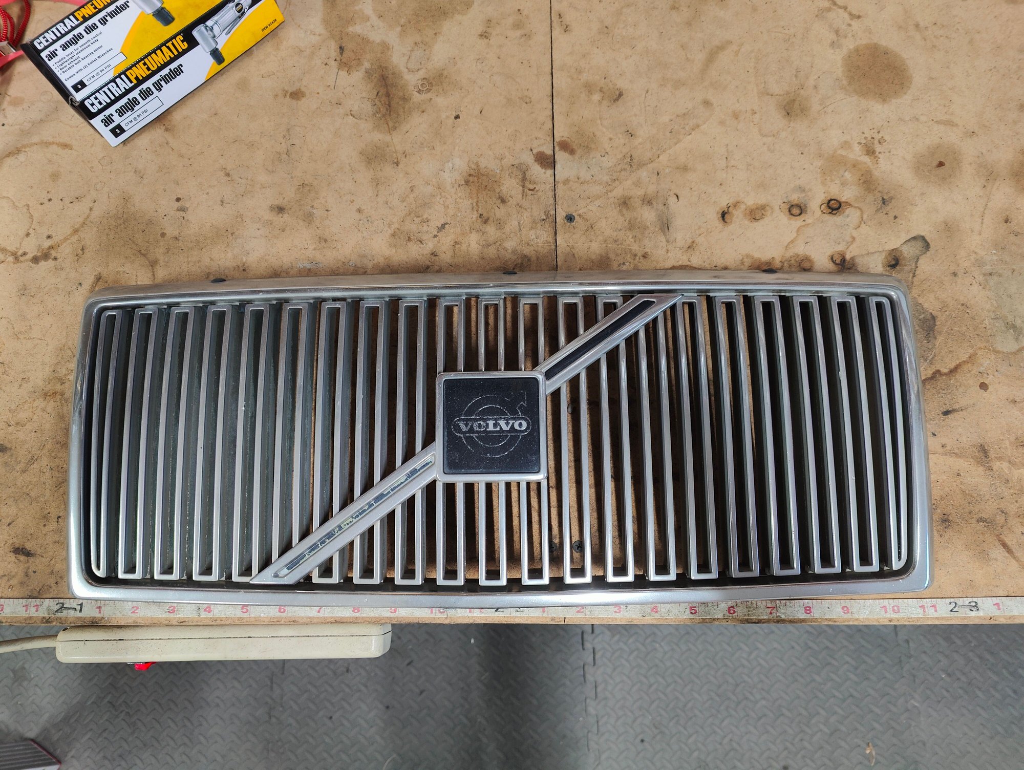 Exterior Body Parts - 960 waterfall grill - Used - 1993 to 1994 Volvo 960 - Broad Brook, CT 06016, United States