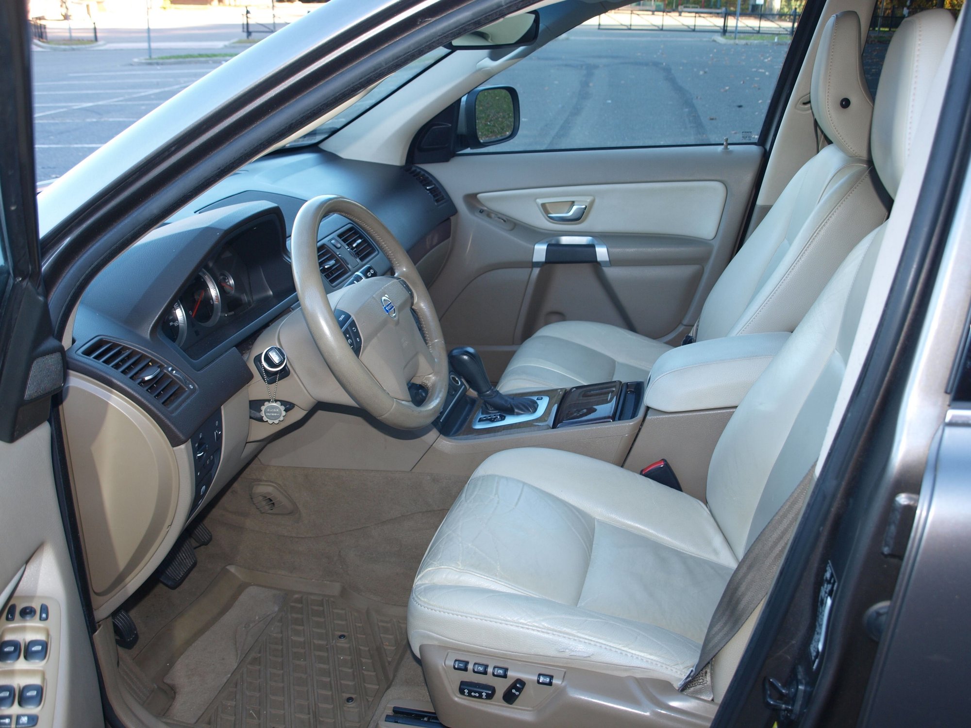 2012 Volvo XC90 - Original Owner selling Volvo XC90 AWD - Used - VIN YV4952cz8c1625885 - 100,561 Miles - 6 cyl - AWD - Automatic - SUV - Gray - Fairfield, CT 06825, United States