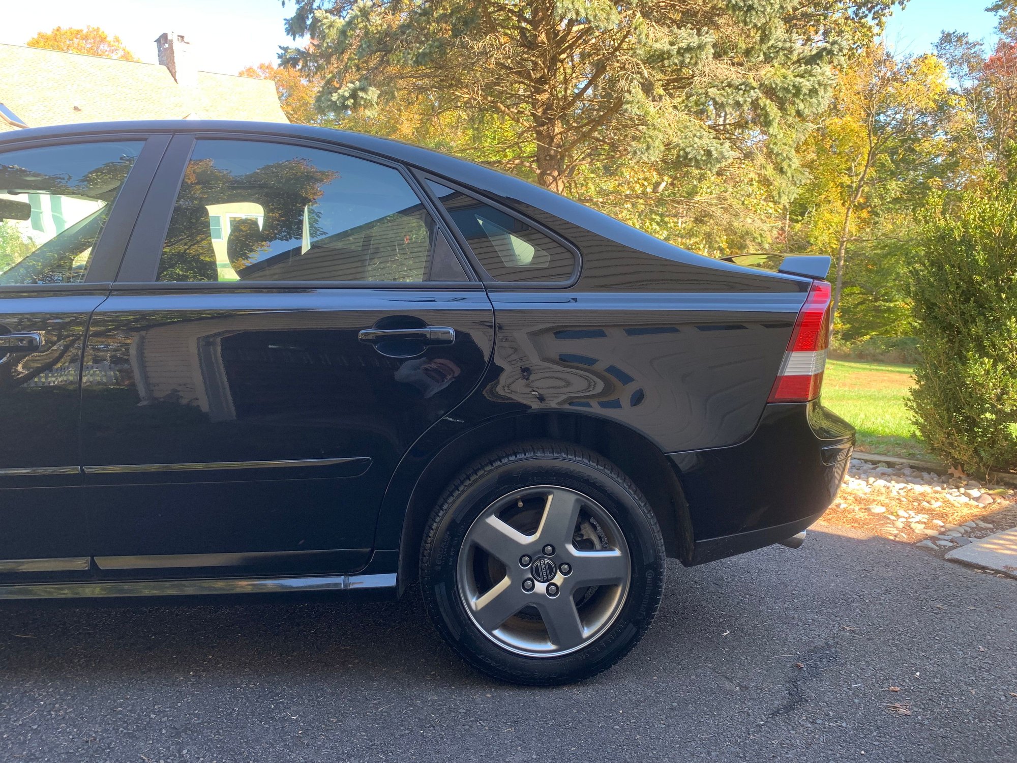 2005 Volvo S40 - Fs - 2005 s40 t5 awd - Used - VIN YV1MH682152117241 - 120,600 Miles - 5 cyl - AWD - Automatic - Sedan - Black - Buckingham, PA 18902, United States