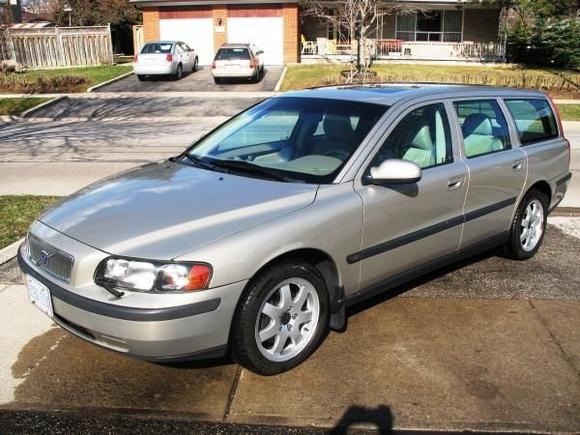 Base 2001 V70 with 2002 AWD 16 inch rims.