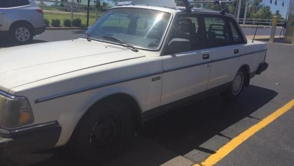 1990 Volvo 240 DL 5 Speed Manual