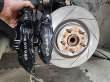 DB9 6 piston vs 4 pisaton brakes
