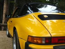 Garage - yellow targa