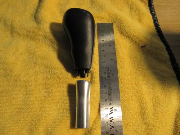 Knob and collar, mm on L, inches on R of ruler. The collar squeeze's the 4 latches at the bottom of the knob to secure it. 
