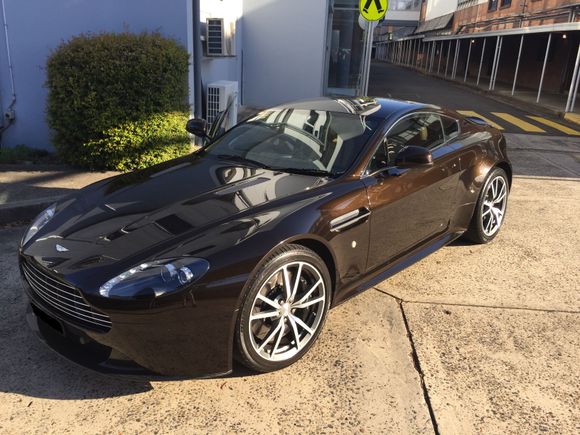 Vantage V8 S - Marron Black