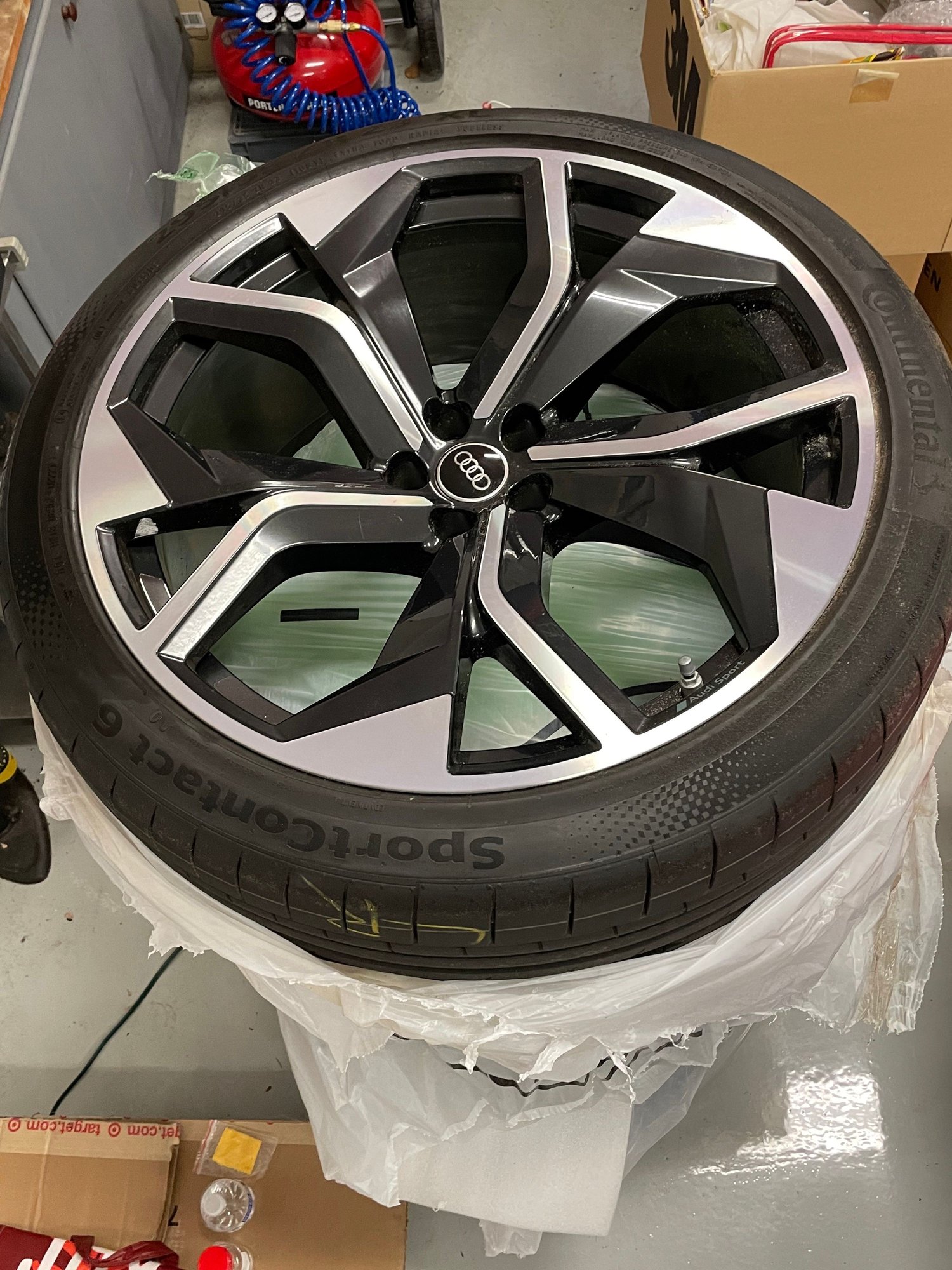 Wheels and Tires/Axles - 4 New Takeoff 23" Audi RS Wheels w/Tires, TPMS - New - 2019 to 2023 Audi RS Q8 - Bethany, CT 06524, United States
