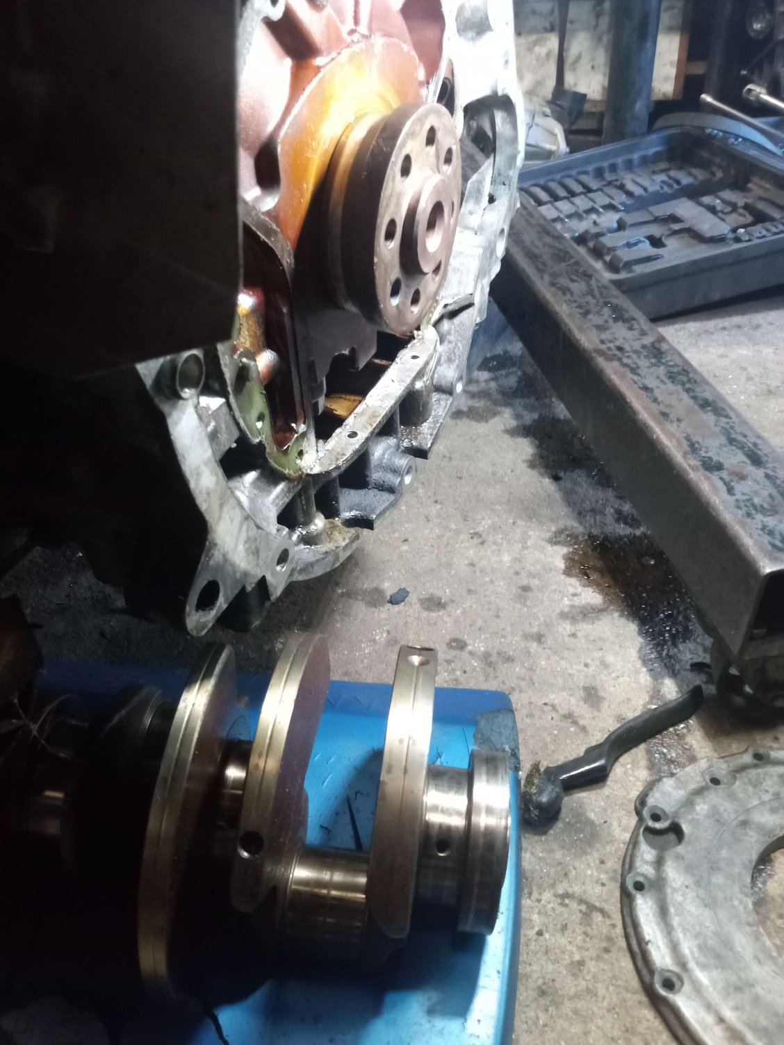 how to change this odd rear main seal AudiWorld Forums