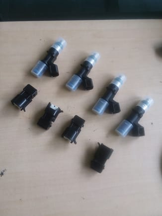 New Bosch 550 Injectors with adapters to fit many diffrent models
