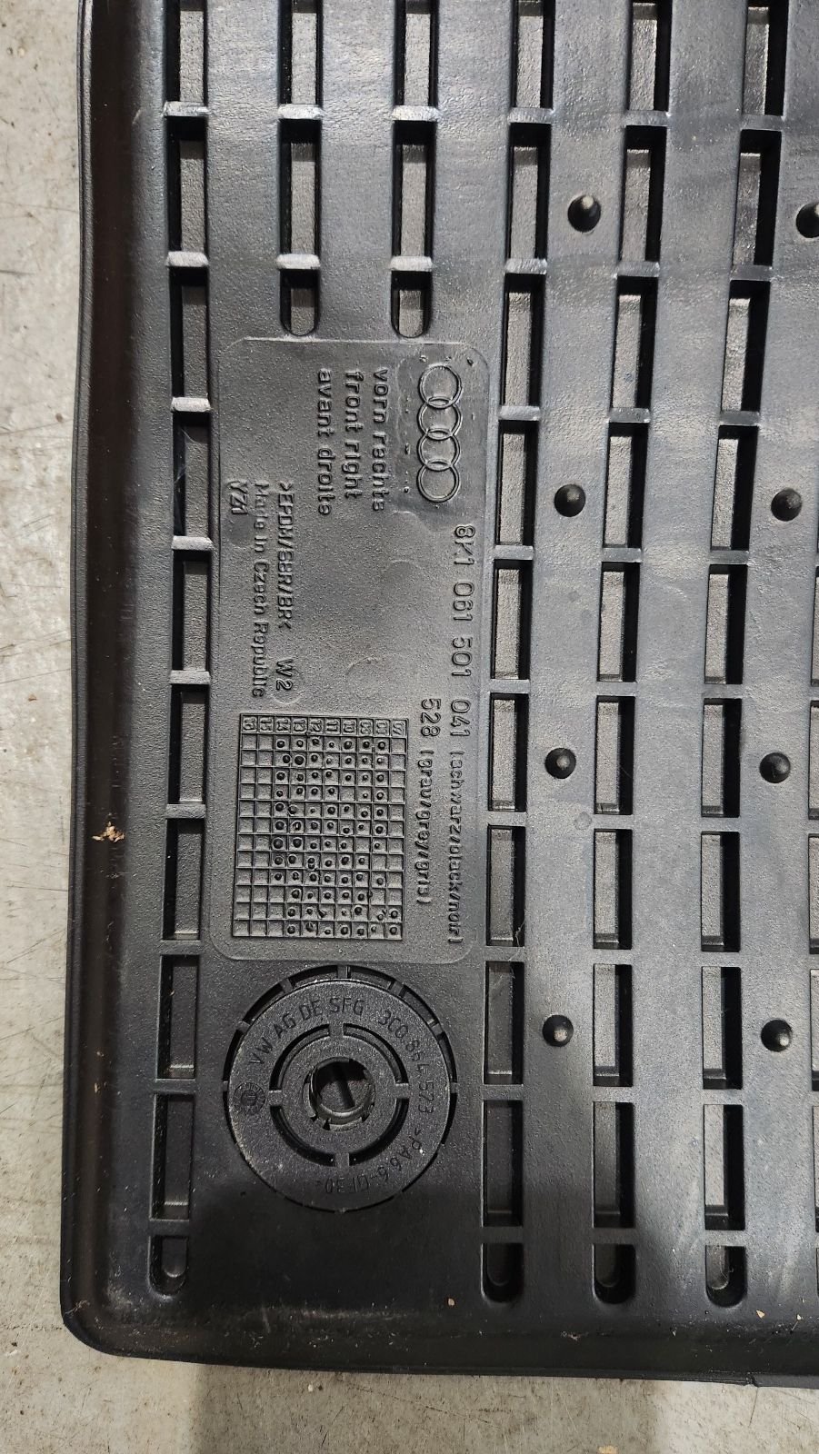 Interior/Upholstery - Front & Rear All-Weather Mats - Used - 2009 to 2016 Audi A4 Quattro - Avon, CT 06001, United States