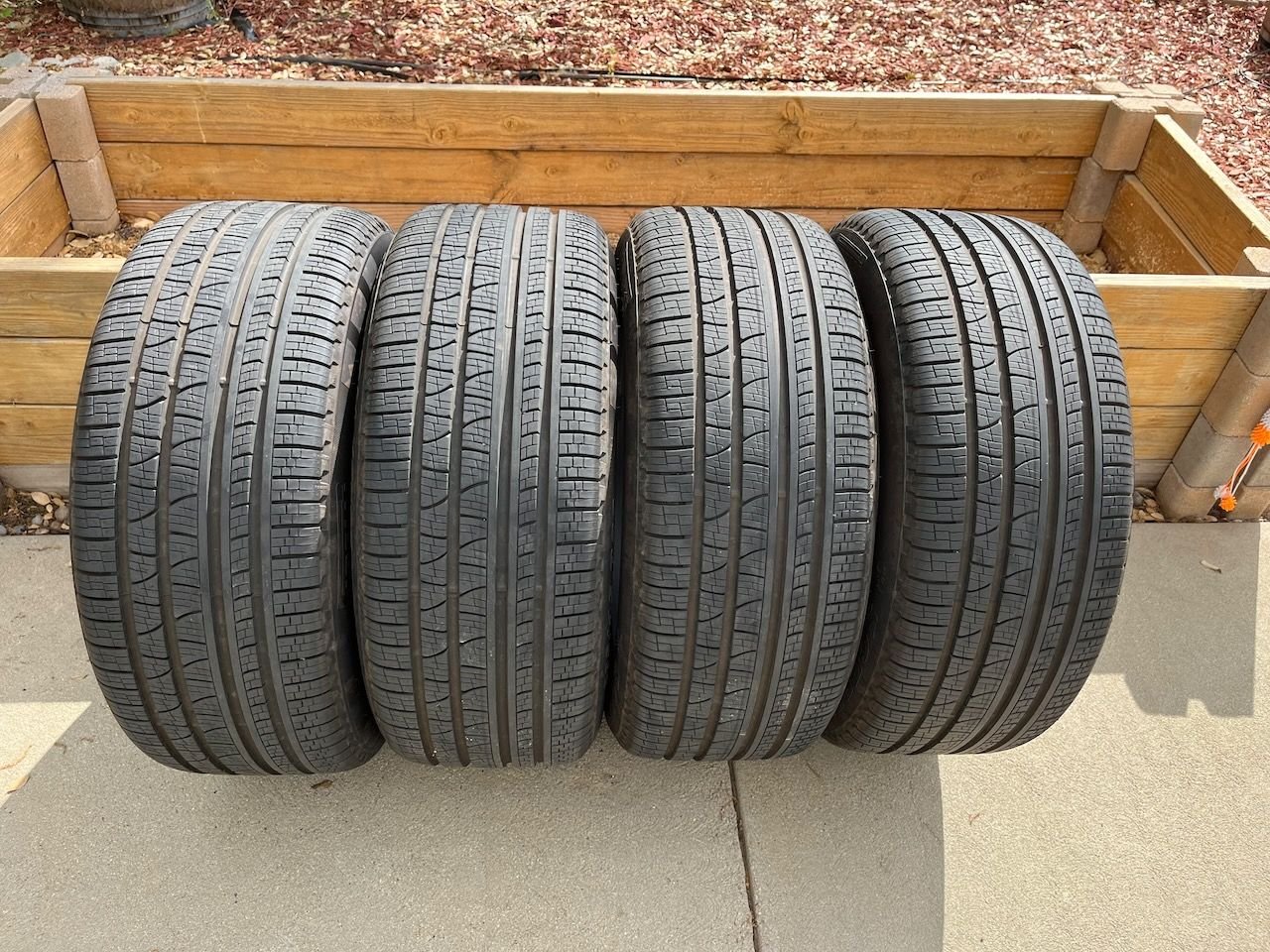 2022 Q7 20" OEM Wheels + Pirelli Run Flat Tires // Almost New (5k miles