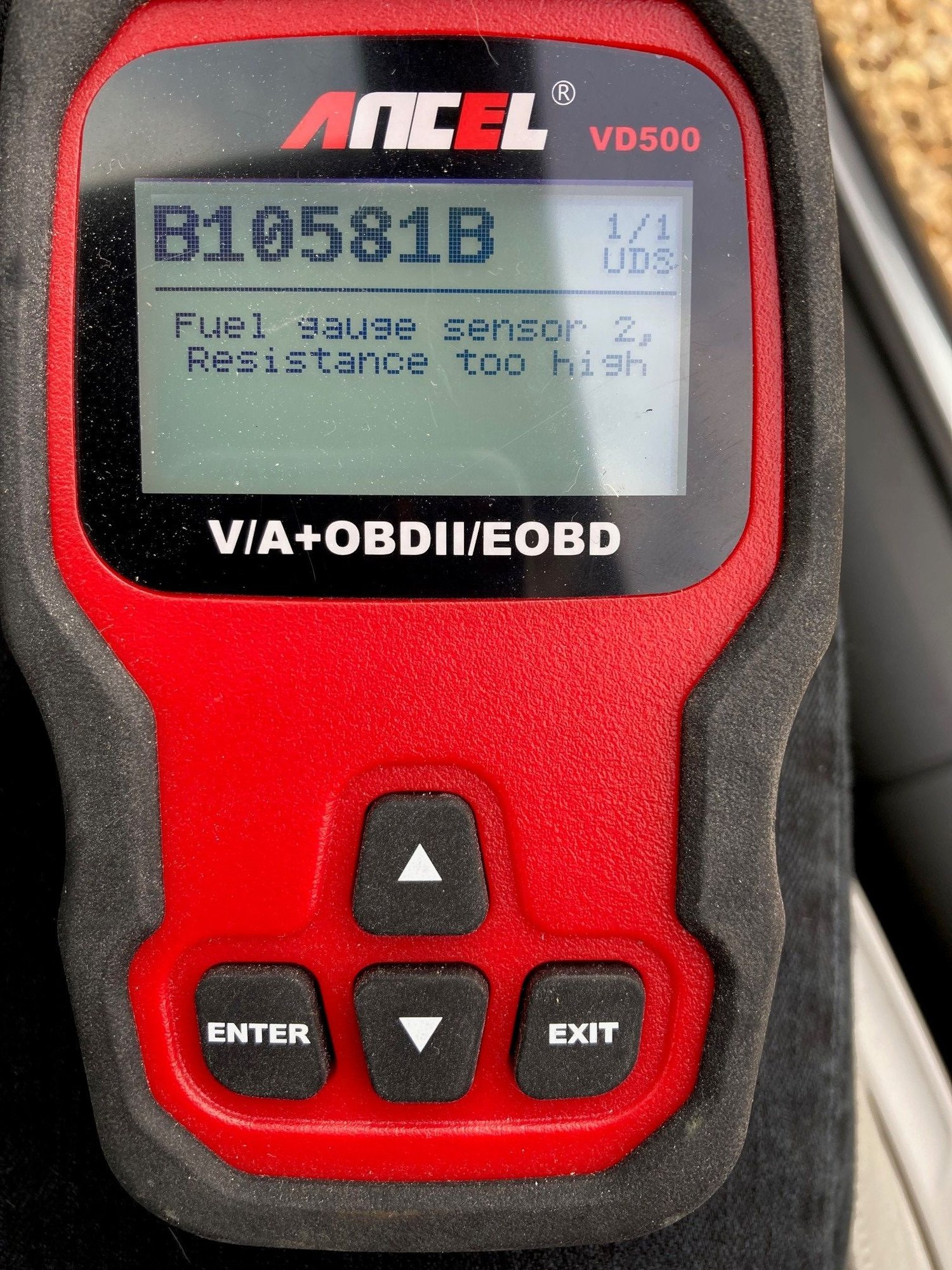 Tank system malfunction! Fuel gauge sensor 2, Resistance too high