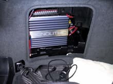 amps_in_driver_side_trunk_panel.jpg