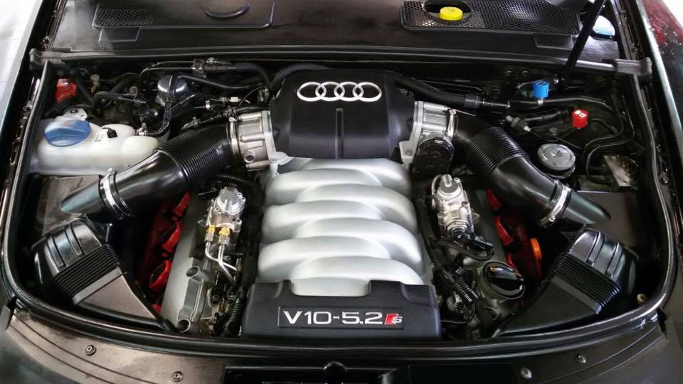 Audi s8 двигатель работает
