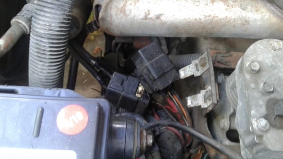 1985 v8.  What are these electrical things here ?? Looks like they got hot at some time 