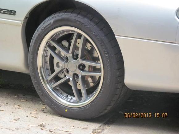front 275/40-17