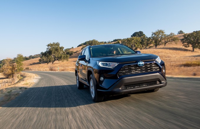 2019 Toyota Rav4 Hybrid Deals Prices Incentives Leases Overview The 2019 Toyota Rav4 Hybrid Doesn T Have Many Compeors Other Than Luxury Brands Only Real Point Of Comparison Is Nissan Rogue