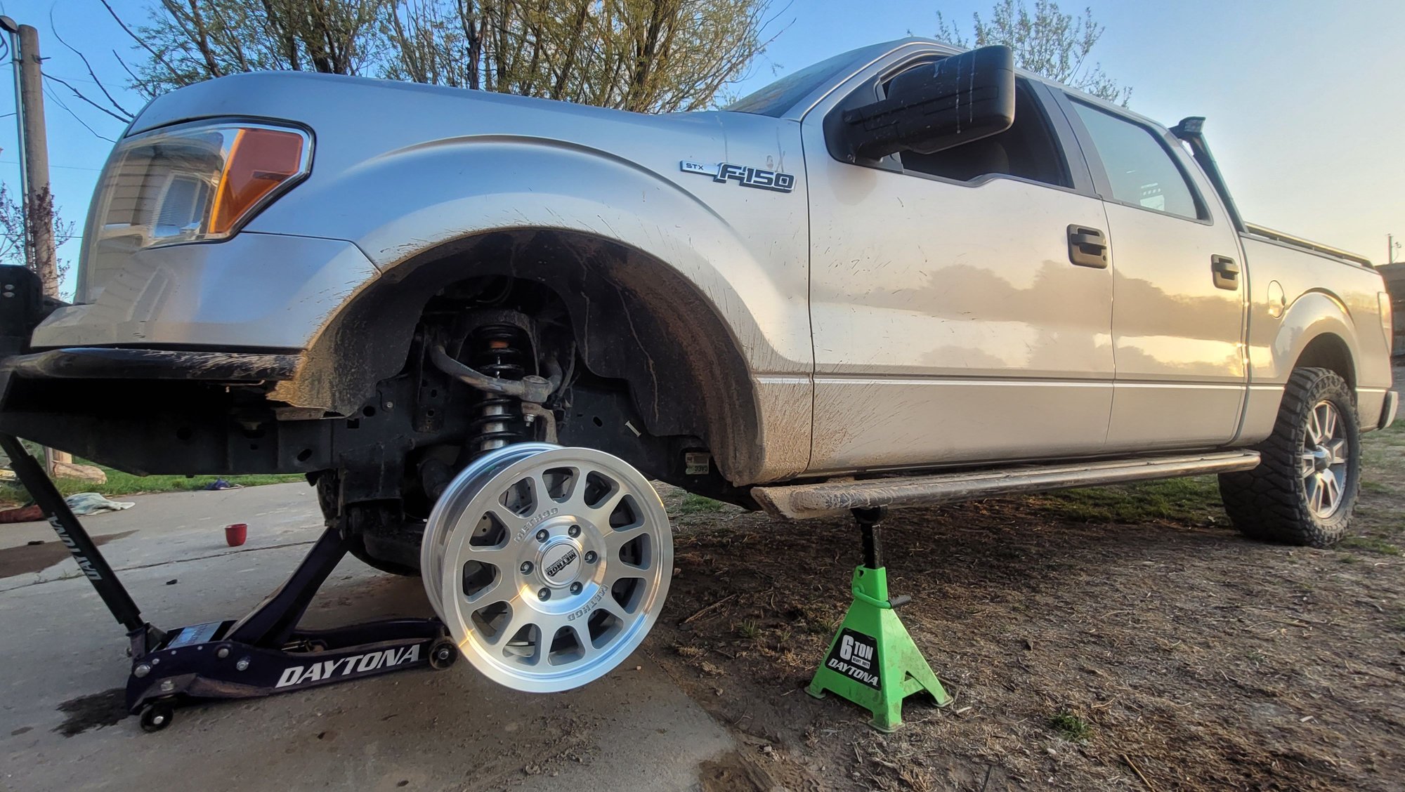 Method 17x8.5 to finally get rid of the oem 20s these are the bead grip wheels. I plan to air down testing them out. Offset is 25mm 5.78 back spacing.  Keeping it tight to clear 35X12.5X17 with only a 2