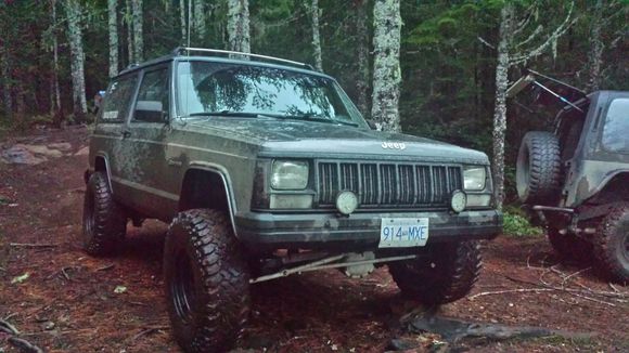 Looks bigger than it is in this pic. Still has 31s, and the 3" lift, and the rear had settled down some to about 4" lift. Had a lot of fun on this trail, leading us to a nice lake to have a fire at.