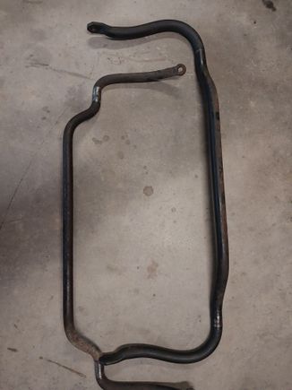 XJ on the left, WJ on the right. The end link hole orientation is different, but that's not a problem with new quick disconnect end links.