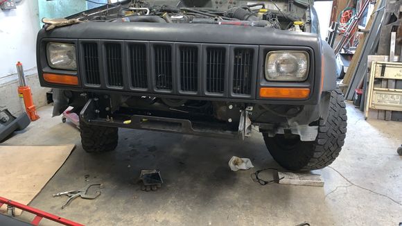 Got the mount on ok. This one was a bit of a challenge as this Jeep had been in a pretty serious hit to the front end. Took some muscle, hammer time, and determination to get the Jeep to cooperate 😂